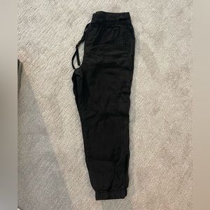 American Eagle black cargo jogger pants